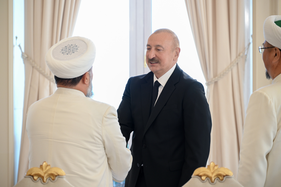 Президент Ильхам Алиев принял участников проходящих в Баку международных конференций (ФОТО/ВИДЕО)