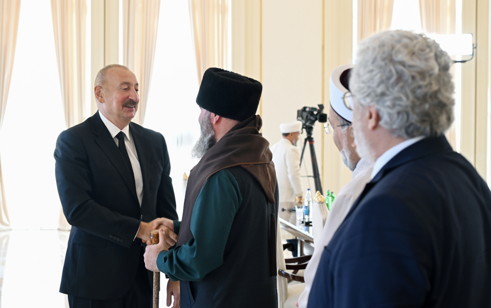 Президент Ильхам Алиев принял участников проходящих в Баку международных конференций (ФОТО/ВИДЕО)
