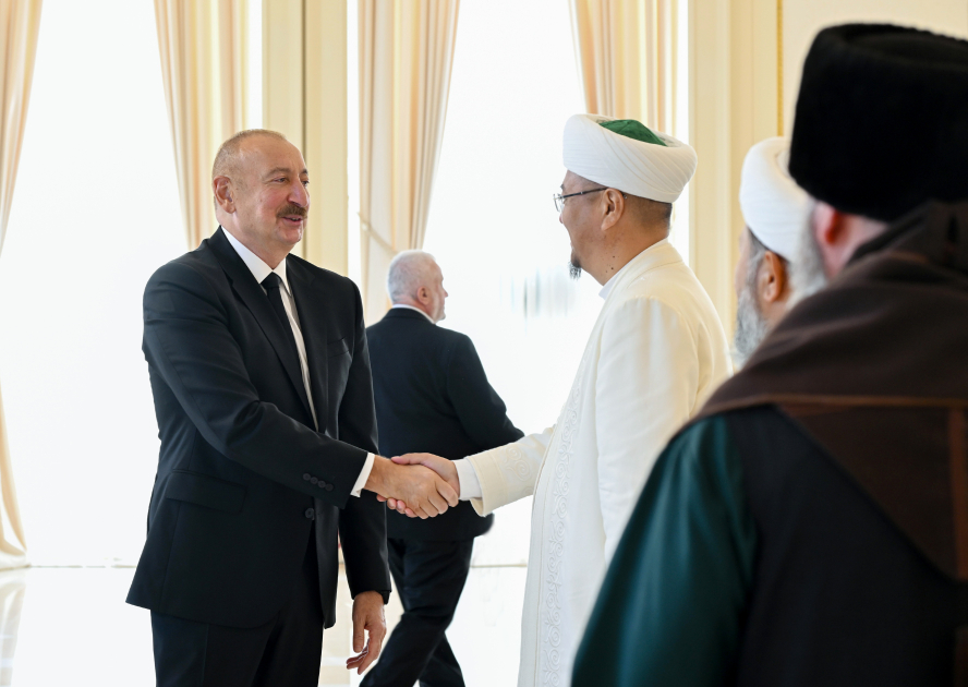 Президент Ильхам Алиев принял участников проходящих в Баку международных конференций (ФОТО/ВИДЕО)