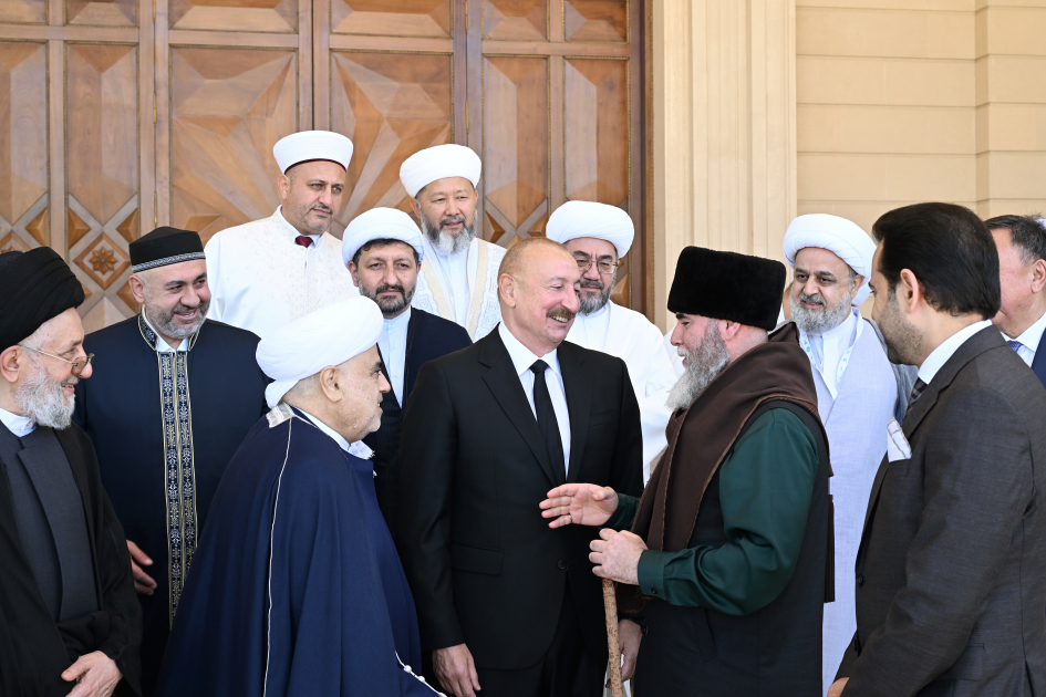 Президент Ильхам Алиев принял участников проходящих в Баку международных конференций (ФОТО/ВИДЕО)