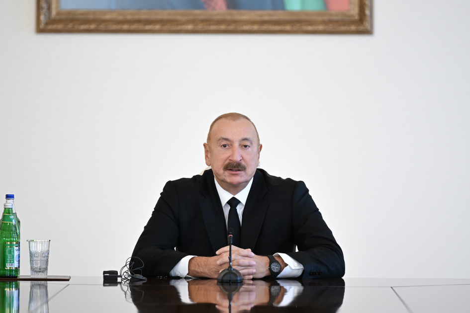 Президент Ильхам Алиев принял участников проходящих в Баку международных конференций (ФОТО/ВИДЕО)
