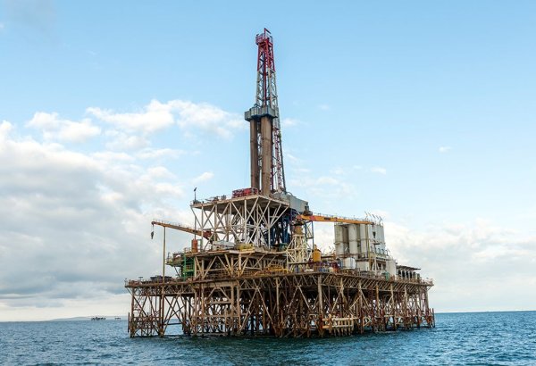 Цена на азербайджанскую нефть cнизилась