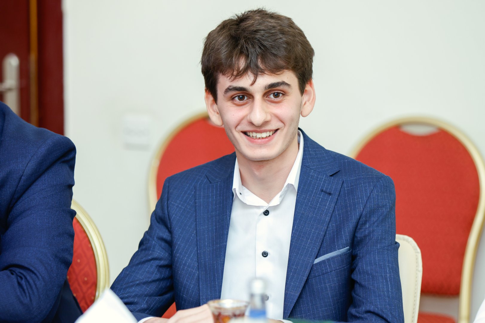 Набрав 617 баллов, он выбрал ветеринарию: входящая в состав PASHA Holding, компания Agro Dairy поддержала будущего ветеринара (ФОТО)
