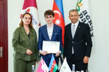 Набрав 617 баллов, он выбрал ветеринарию: входящая в состав PASHA Holding, компания Agro Dairy поддержала будущего ветеринара (ФОТО)