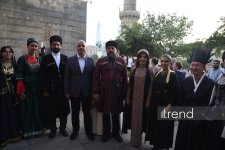 В Баку впервые прошел фестиваль "День национального костюма" – яркий парад традиций народов мира (ФОТО)