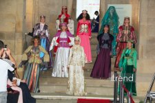 В рамках первого фестиваля "День национального костюма" представлена коллекция Гюльнары Халиловой (ФОТО)