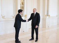 Президент Ильхам Алиев принял руководителей китайских и итальянских компаний (ФОТО)