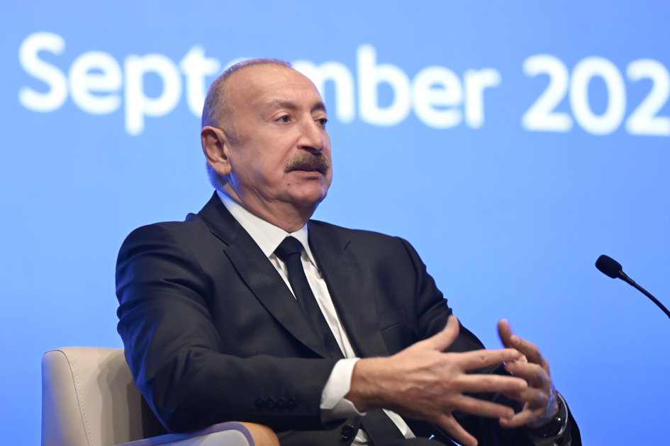 Президент Ильхам Алиев принимает участие в мероприятии в рамках II Азербайджанского Международного инвестиционного форума (ПРЯМАЯ ТРАНСЛЯЦИЯ/ФОТО)