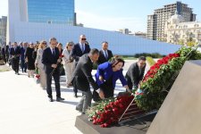 Руководство и коллектив Минздрава посетили Парк Победы (ФОТО)