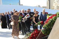Руководство и коллектив Минздрава посетили Парк Победы (ФОТО)