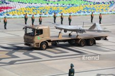 В Ашхабаде состоялся торжественный парад в честь 35-летия независимости Туркменистана (ФОТО)