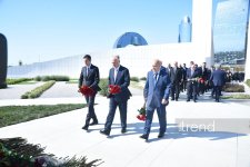 Представители государства и правительства посещают Парк Победы в Баку (ФОТО)