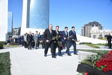 Представители государства и правительства посещают Парк Победы в Баку (ФОТО)