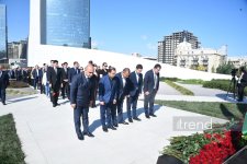 Представители государства и правительства посещают Парк Победы в Баку (ФОТО)
