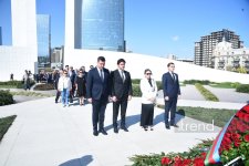 Представители государства и правительства посещают Парк Победы в Баку (ФОТО)