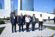 Представители государства и правительства посещают Парк Победы в Баку (ФОТО)