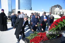Представители государства и правительства посещают Парк Победы в Баку (ФОТО)
