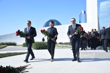 Представители государства и правительства посещают Парк Победы в Баку (ФОТО)