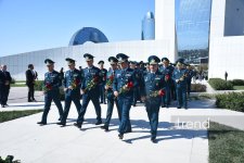 Представители государства и правительства посещают Парк Победы в Баку (ФОТО)