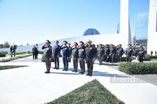 Представители государства и правительства посещают Парк Победы в Баку (ФОТО)