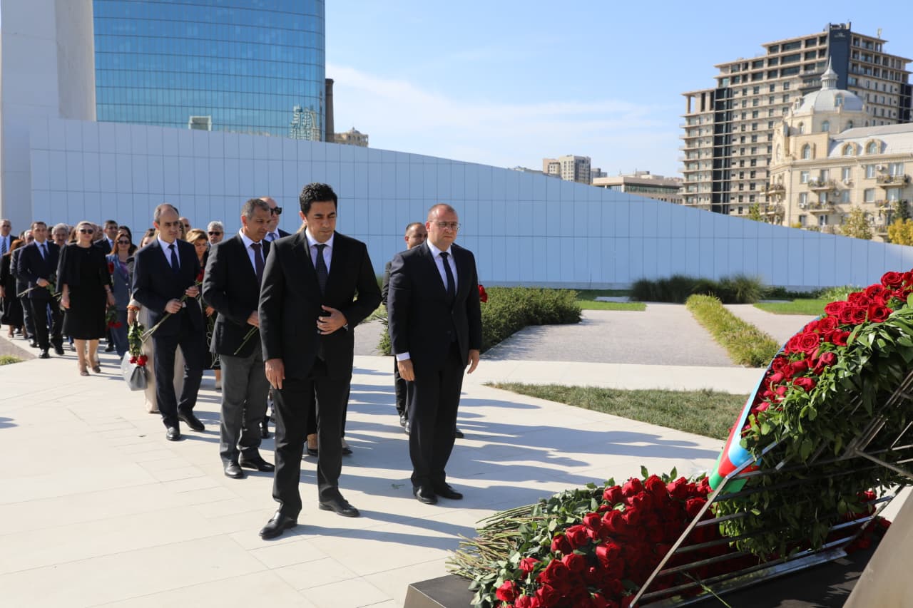 Руководство и коллектив Минздрава посетили Парк Победы (ФОТО)