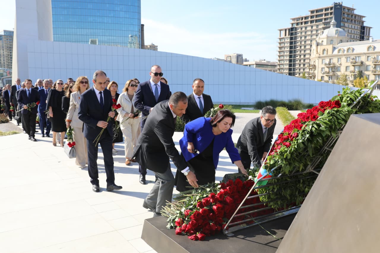 Руководство и коллектив Минздрава посетили Парк Победы (ФОТО)