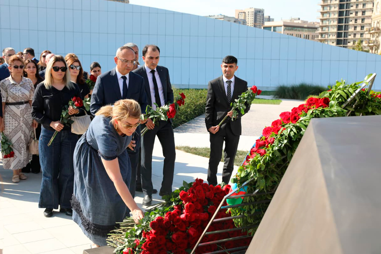 Руководство и коллектив Минздрава посетили Парк Победы (ФОТО)
