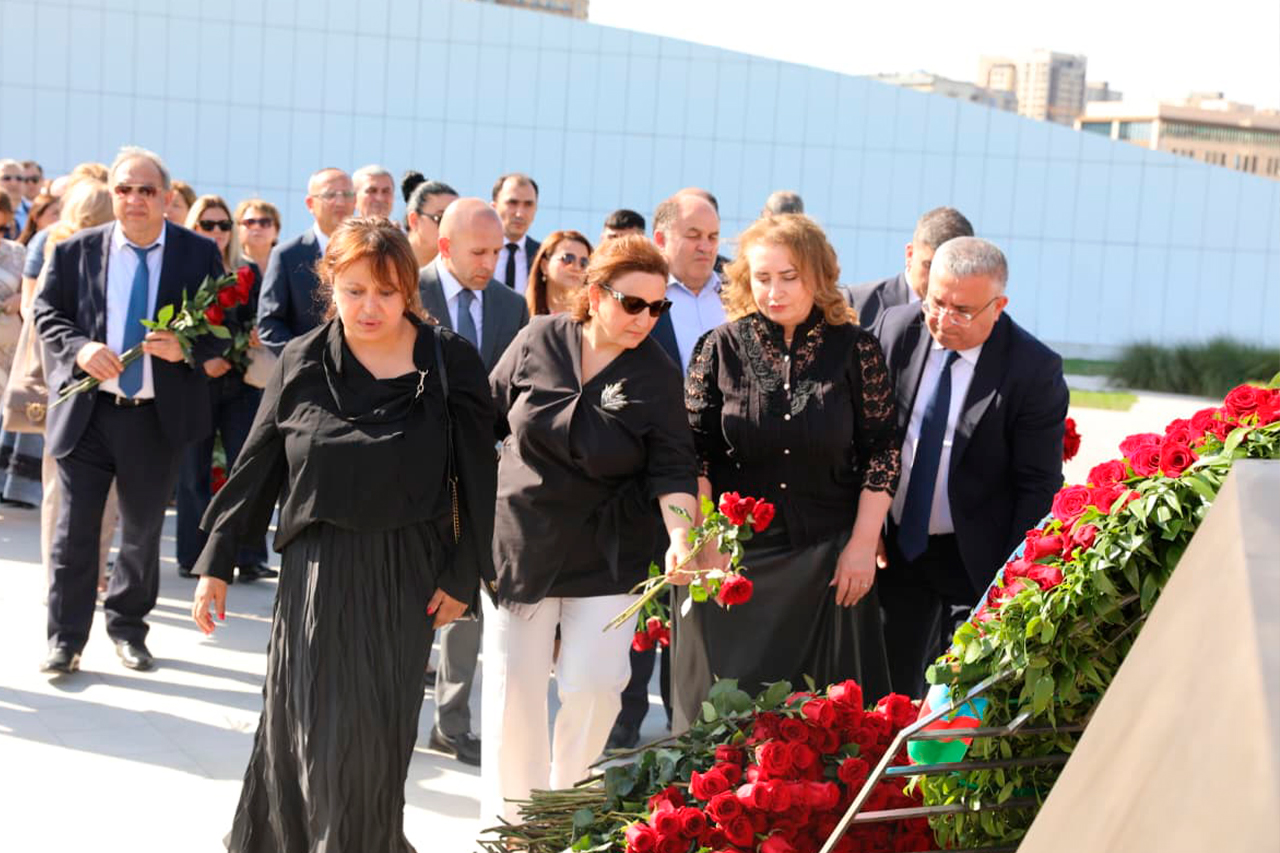 Руководство и коллектив Минздрава посетили Парк Победы (ФОТО)
