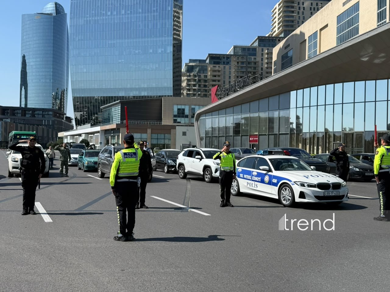 В Азербайджане минутой молчания почтили память шехидов Отечественной войны (ФОТО/ВИДЕО)
