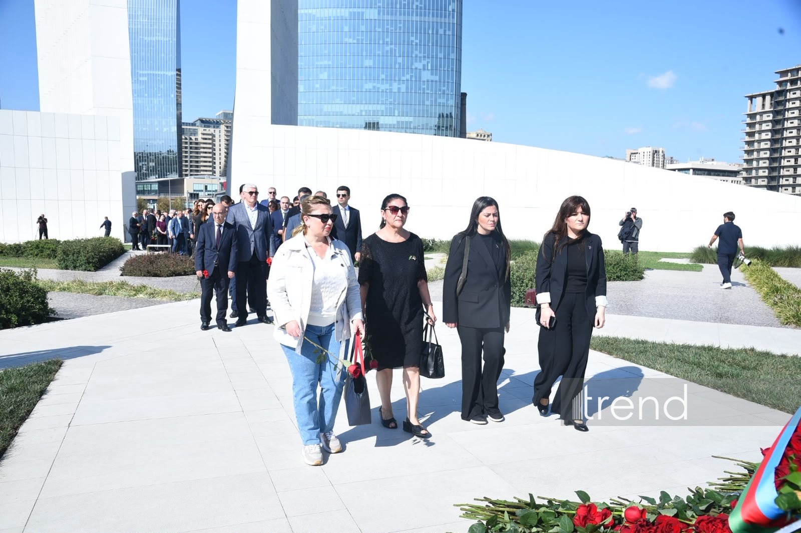 Представители государства и правительства посещают Парк Победы в Баку (ФОТО)