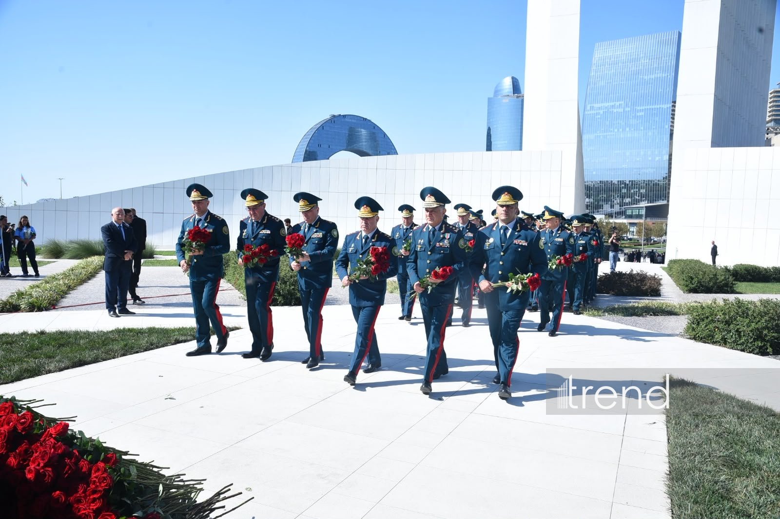 Представители государства и правительства посещают Парк Победы в Баку (ФОТО)