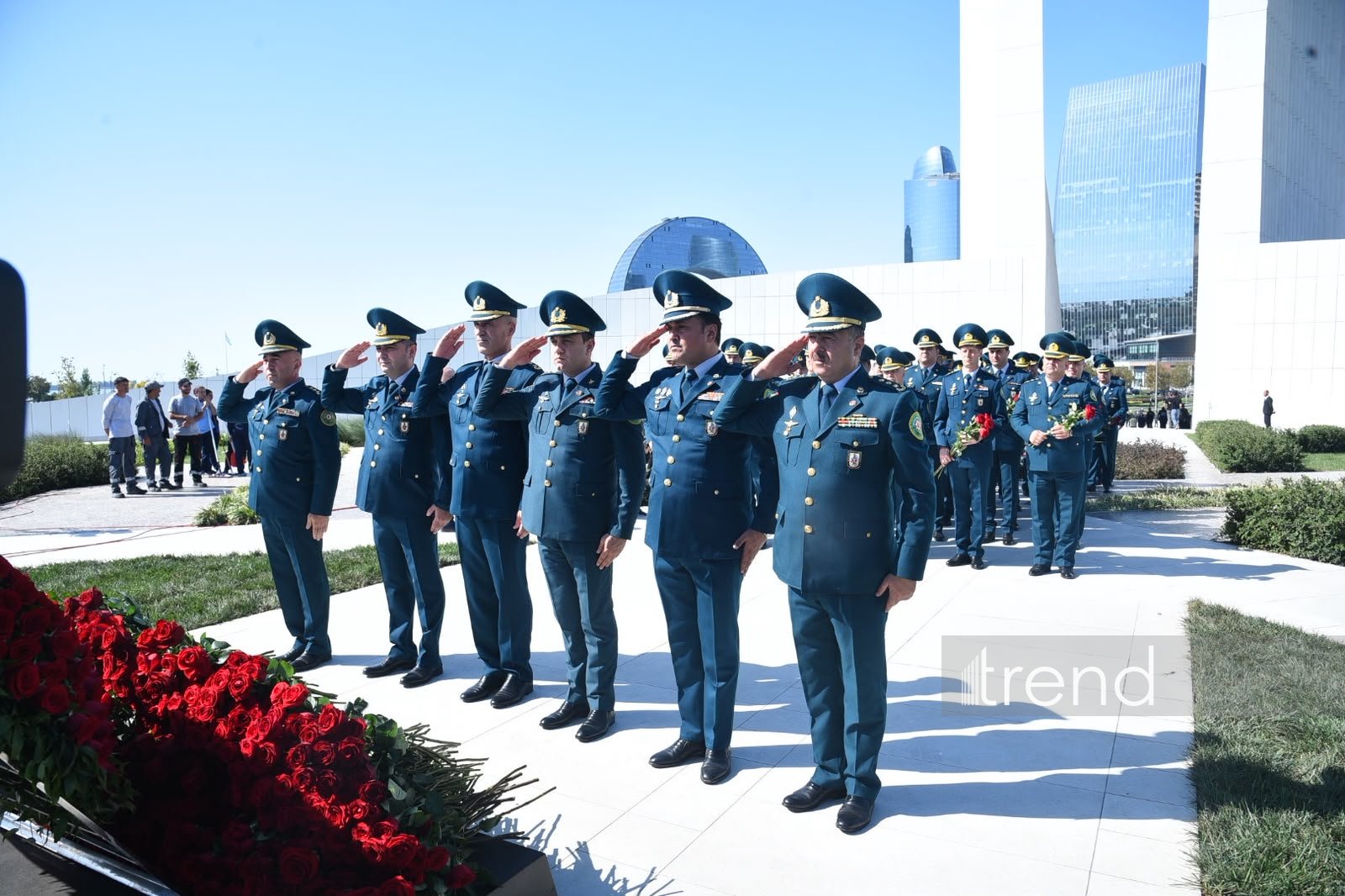 Представители государства и правительства посещают Парк Победы в Баку (ФОТО)