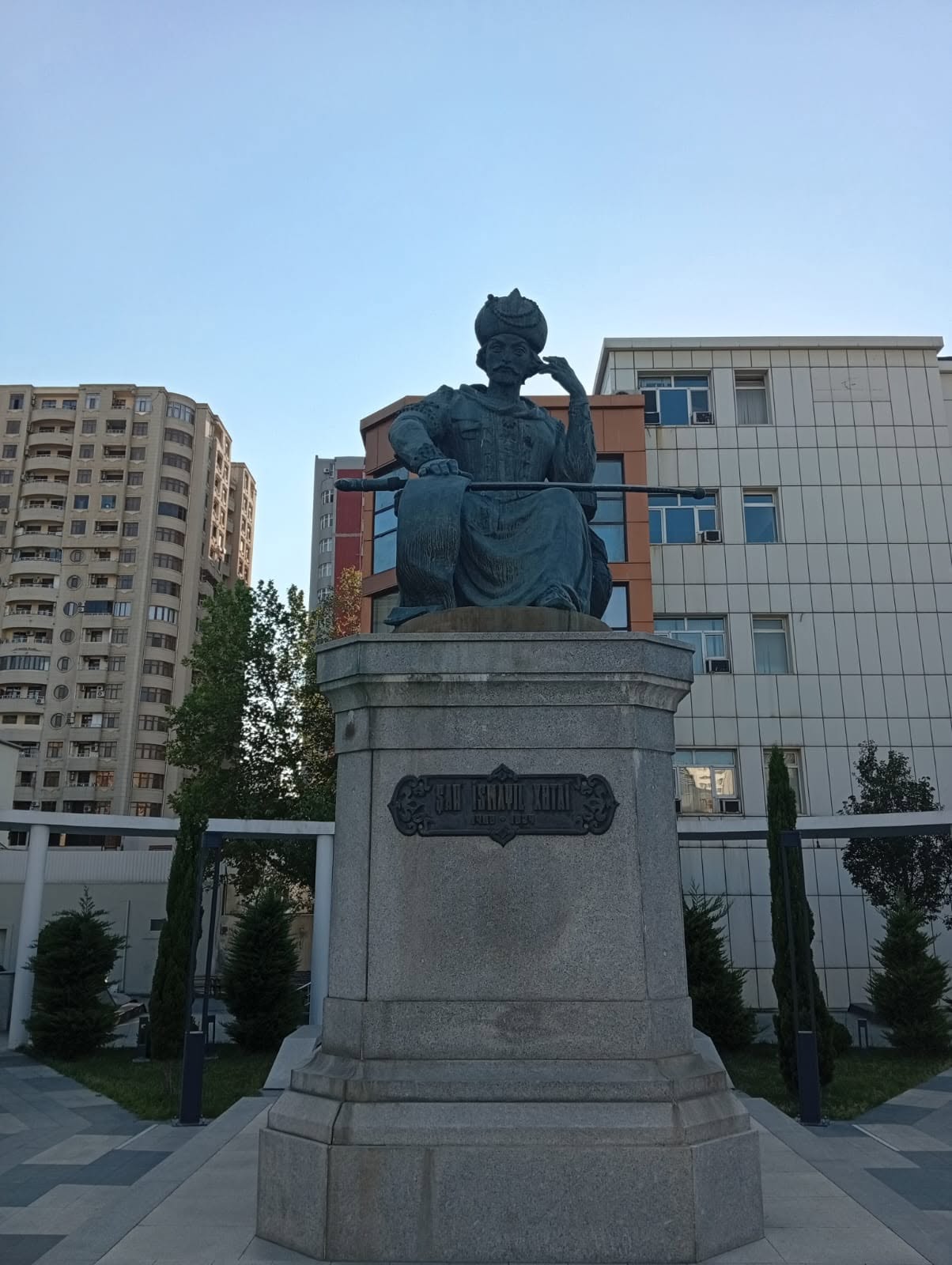 Вопрос, связанный с надписью на табличке памятника Хатаи расследуется — госслужба (ФОТО)