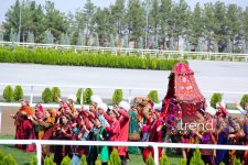 Кони, алабаи, свадьба и гости в спортивных костюмах - открытие Ахалтекинского комплекса Президента Туркменистана в Ашхабаде (ФОТО)