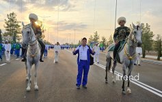 Кони, алабаи, свадьба и гости в спортивных костюмах - открытие Ахалтекинского комплекса Президента Туркменистана в Ашхабаде (ФОТО)