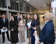 Лейла Алиева и Алена Алиева приняли участие в открытии выставки азербайджанских ковров в Святом Престоле (ФОТО)