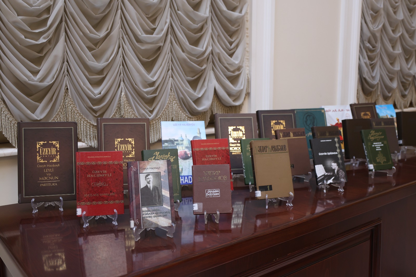 МЕМİМ представил "Жемчужины искусства" в университете "Хазар" (ФОТО)