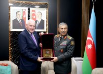 Закир Гасанов провел встречи с министрами обороны Великобритании и Словакии (ФОТО)
