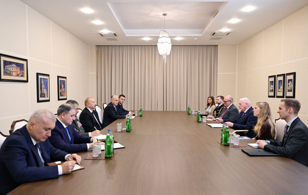 Президент Ильхам Алиев принял госминистра по вопросам обороны Соединенного Королевства (ФОТО/ВИДЕО)