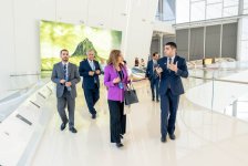 Участники медиафорума СВМДА ознакомились с Центром Гейдара Алиева (ФОТО)