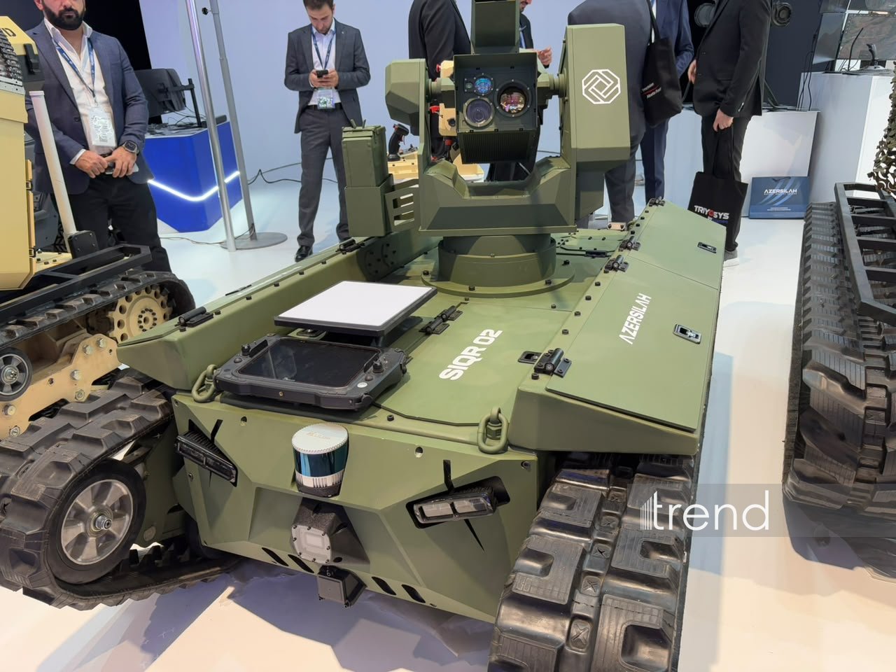 Азербайджан впервые представил на ADEX 2026 беспилотные наземные роботы и вооруженные роботизированные платформы (ФОТО)