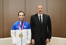 Искренняя беседа Президента Ильхама Алиева со спортсменом Ахмедом Юсифовым (ФОТО)