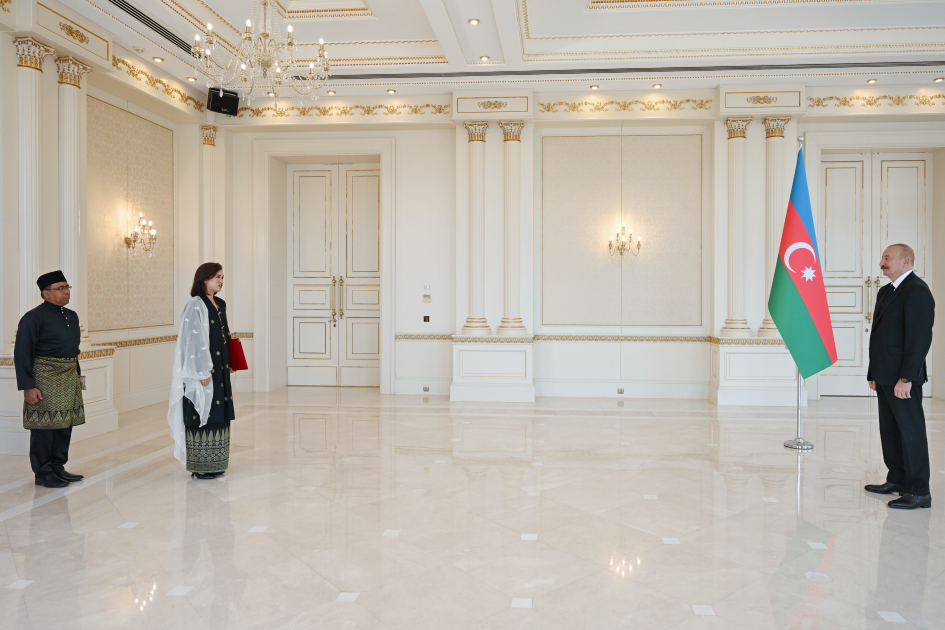 Президент Ильхам Алиев принял новоназначенного посла Малайзии в Азербайджане (ФОТО)
