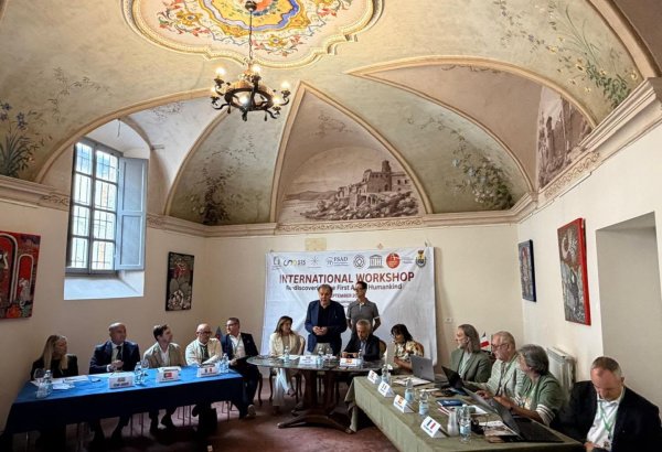 В Италии представлено древнее наскальное наследие Азербайджана (ФОТО)