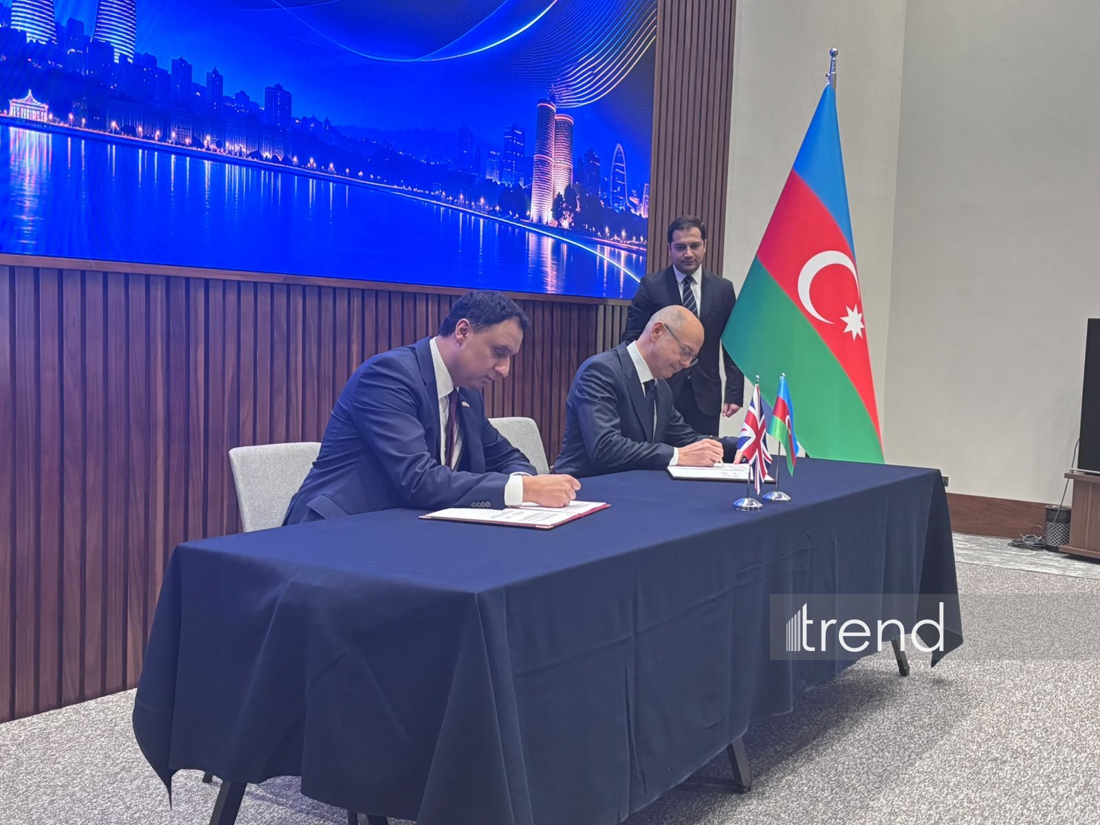 Между Азербайджаном и Великобританией подписан ряд документов (ФОТО)
