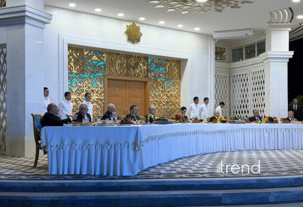 Президент Ильхам Алиев и Никол Пашинян провели неформальную беседу в Туркменбаши