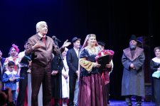 Когда сцена дарит цветы и признание: юбилей Алмаз Алескеровой под аплодисменты (ФОТО)