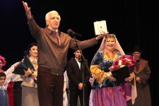 Когда сцена дарит цветы и признание: юбилей Алмаз Алескеровой под аплодисменты (ФОТО)