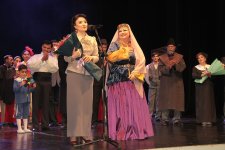 Когда сцена дарит цветы и признание: юбилей Алмаз Алескеровой под аплодисменты (ФОТО)