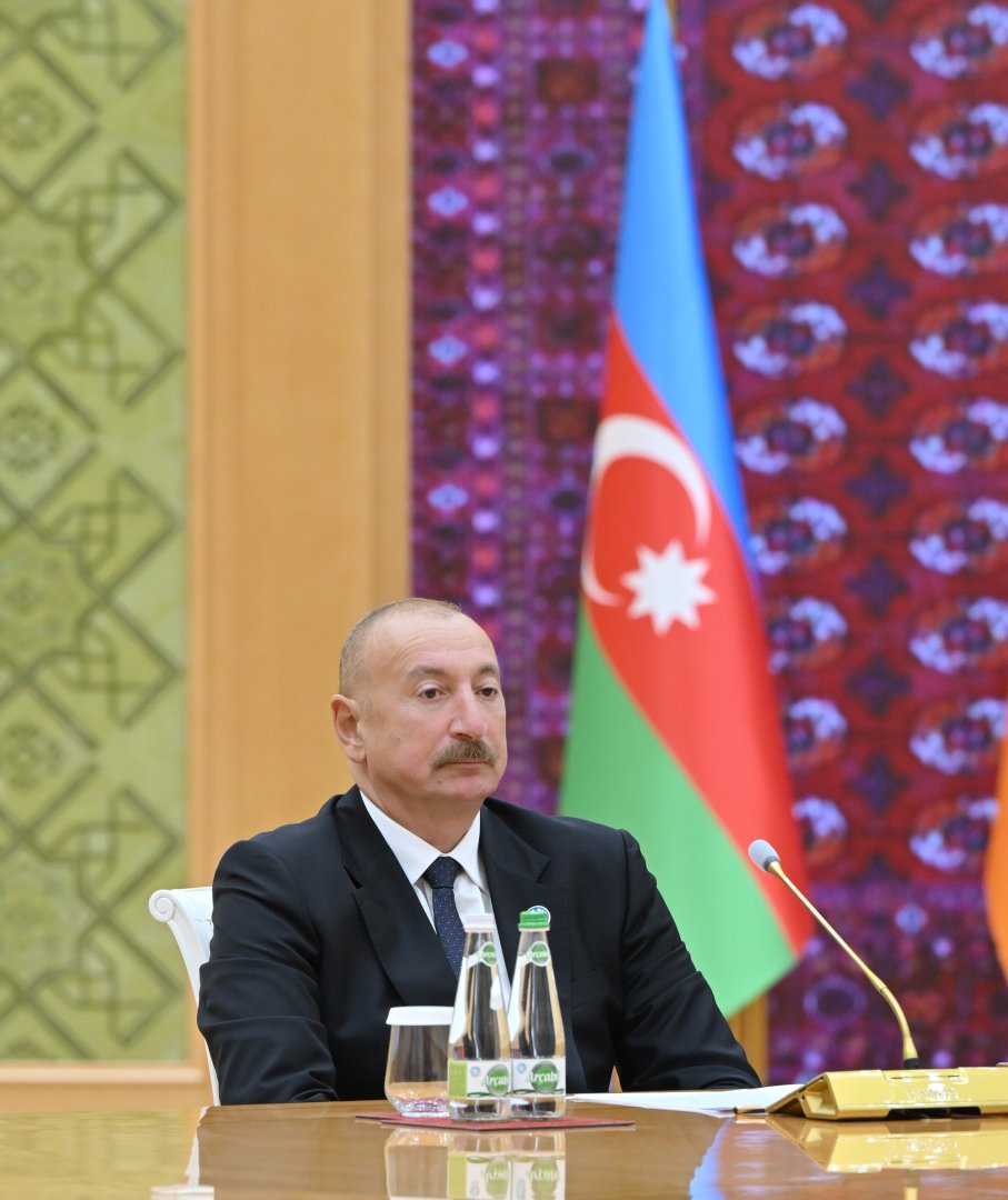 Президент Ильхам Алиев принял участие в заседании Совета глав государств СНГ в узком составе (ФОТО)